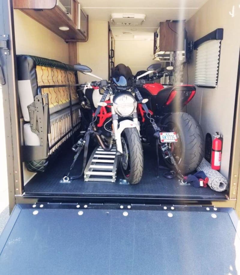 Shipping Service - Professional Transport